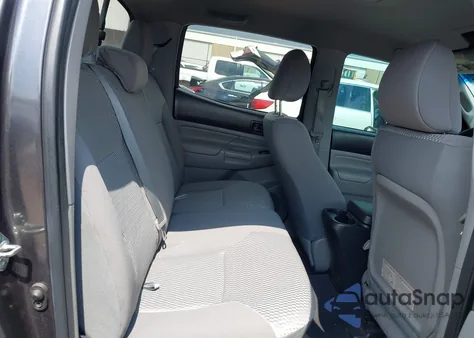 2014 Toyota Tacoma Base V6 z USA, uszkodzony, nr VIN 3TMLU4EN6EM163642